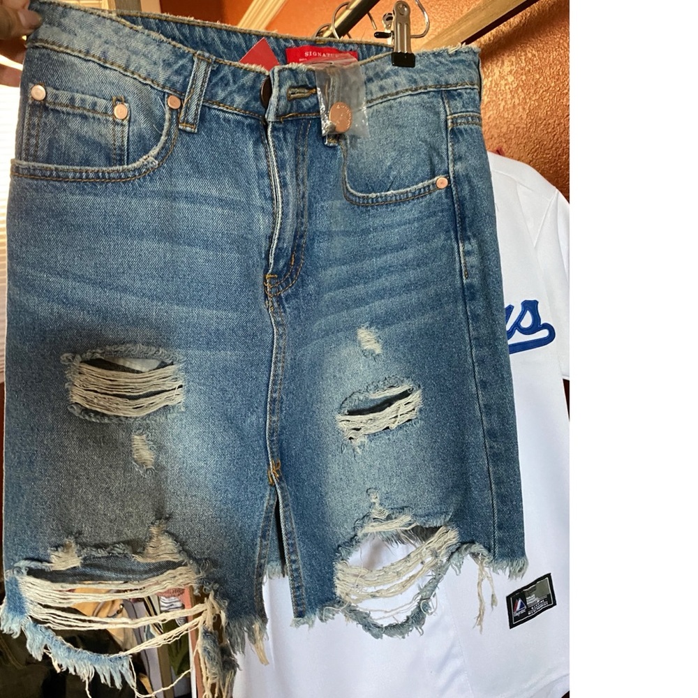 Laura’s Boutique Distress Demin Skirt